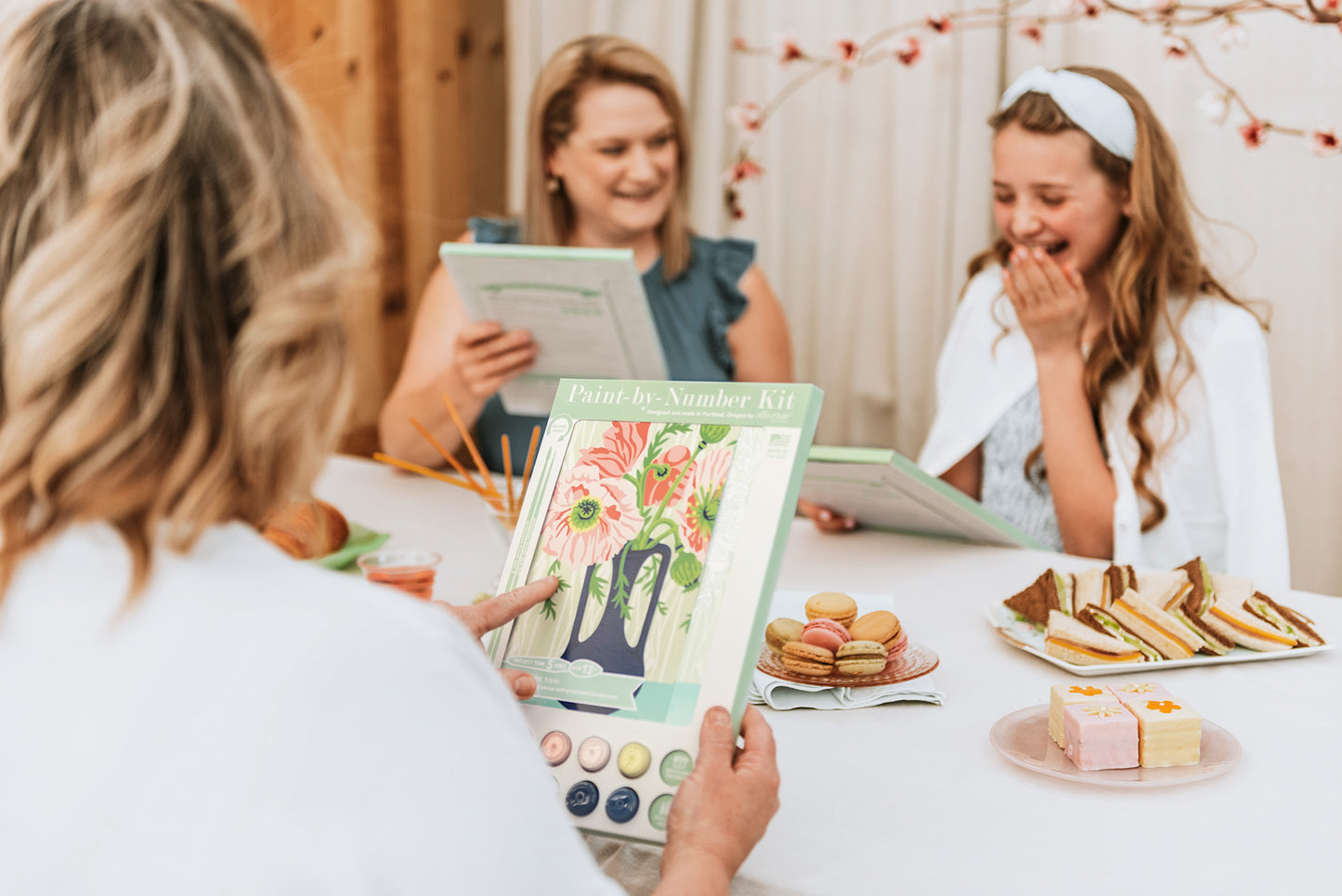 Poppies in a Vase | 8x10 paint-by-number kit - Elle Crée